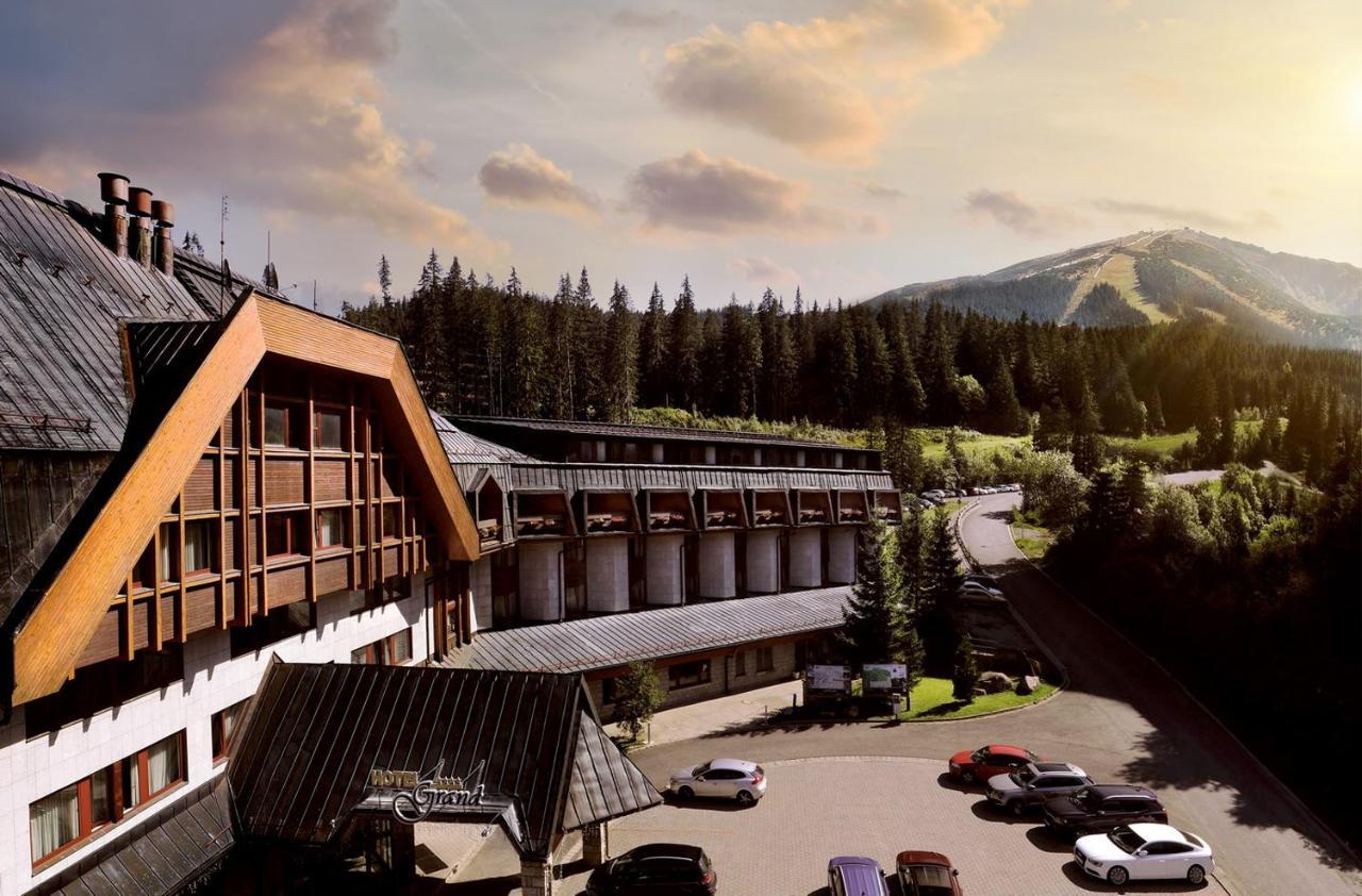 Hotel Grand Jasna Demänovská Dolina Buitenkant foto