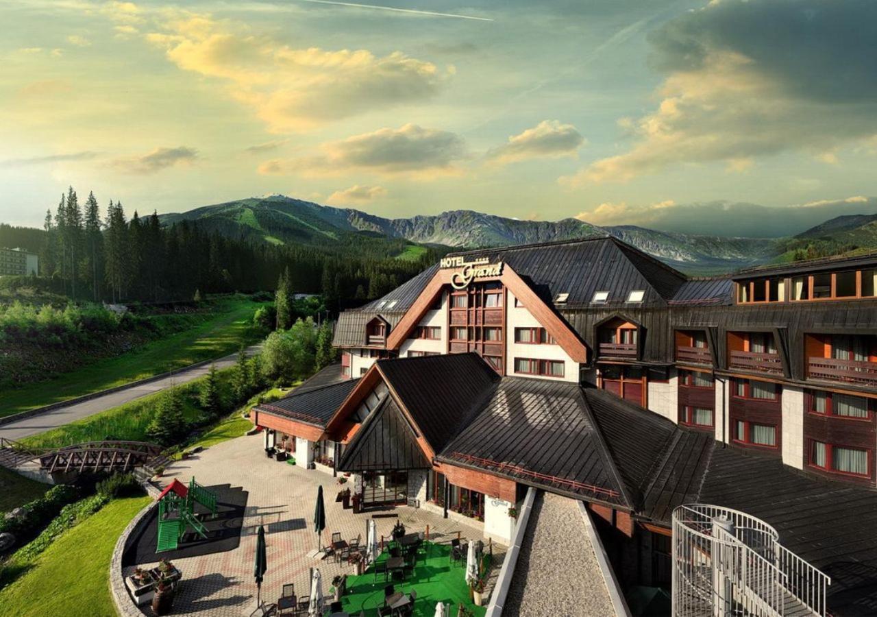 Hotel Grand Jasna Demänovská Dolina Buitenkant foto